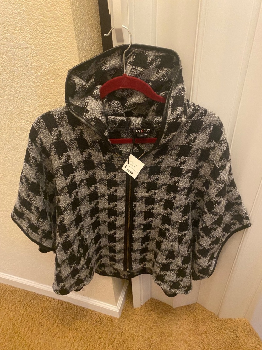 LOVE LADIES CAPE PONCHO W/HOOD SZ S CHECKED GRAY BLACK ACRYLIC BLEND W/ ZIPPER